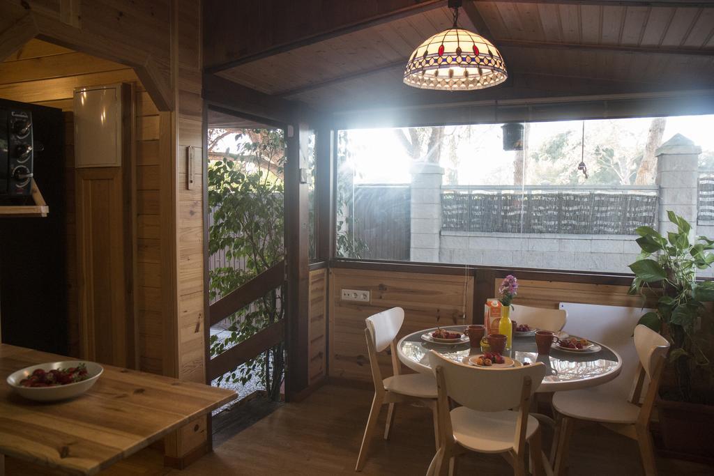 Wood House Close Beach Марбелья Экстерьер фото