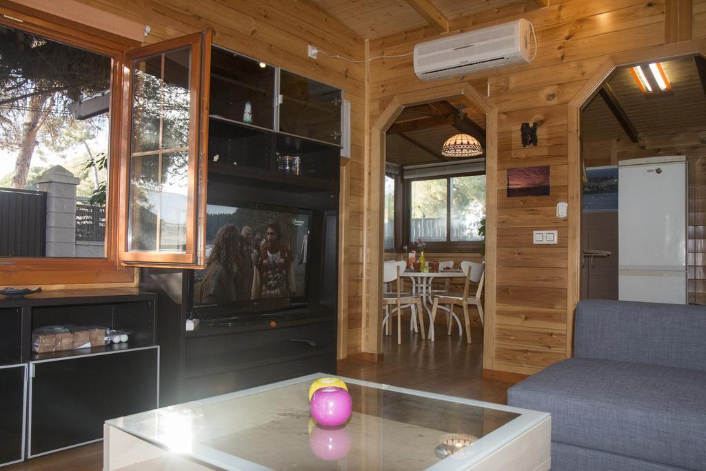 Wood House Close Beach Марбелья Экстерьер фото