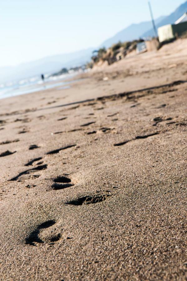 Wood House Close Beach Марбелья Экстерьер фото